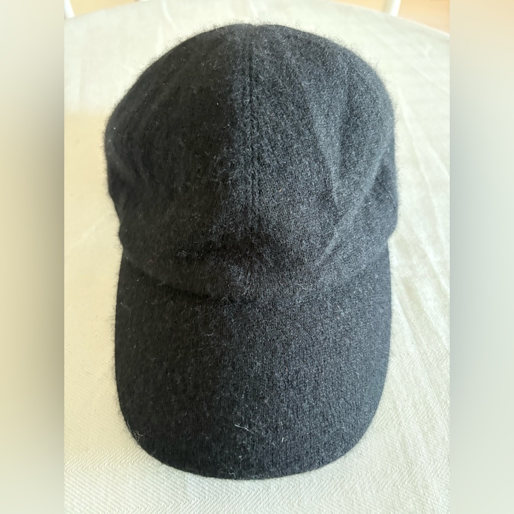NWOT Quince XS/S Black Cashmere Cap